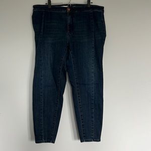 Anthropologie Pilcro denim tapered jeans. 18w. Dark wash